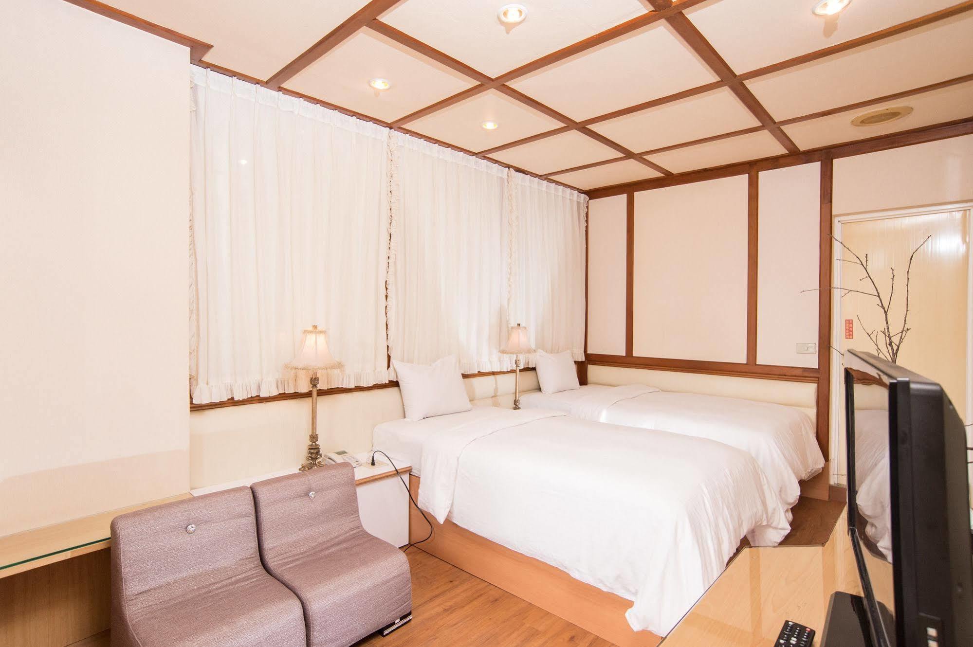 Day Chen Hotel Yilan Exterior foto